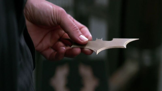 Christopher Nolan sure does like to shoot closeups of people’s hands
